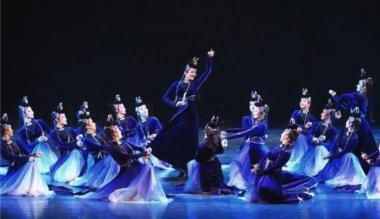 首届内蒙古民间舞蹈大赛在呼和浩特市举办