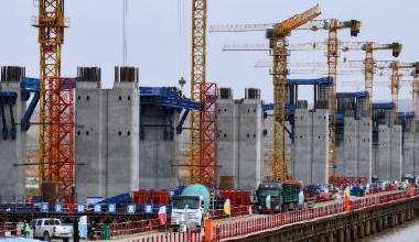 110国道磴口黄河大桥主桥墩身全部完工