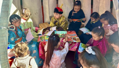 游牧转场作纽带 流动治理惠草原