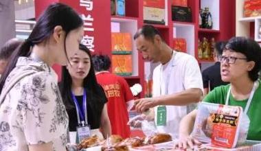 乌兰察布展区“争奇斗艳”向幸福迈进