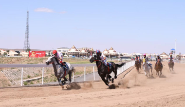 2025乌兰察布市第十四届“草原之旅”那达慕暨乌兰察布市蒙古马超级联赛新闻发布会举行