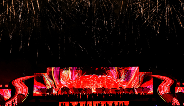 跃动几字弯，村排耀北疆