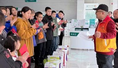 新春慰问暖人心 反诈宣传护平安|农行东胜支行联合社区开展困难家庭慰问与反诈宣传活动